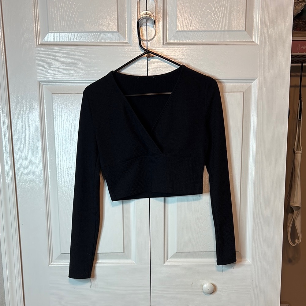 Black Long Sleeve Crop Top